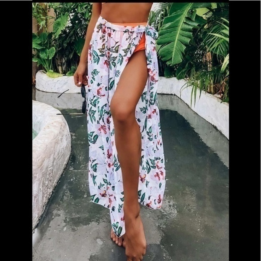 White Floral‎ Swim Coverup Size Medium - Picture 3 of 9